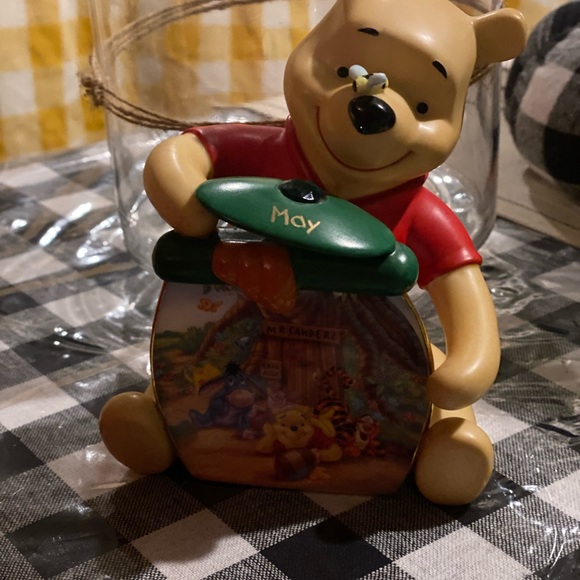 Winnie the Pooh - Bradford Exchange - Pooh's Birthstones A0730 MAY Vintage 🍯 - Picture 8 of 11